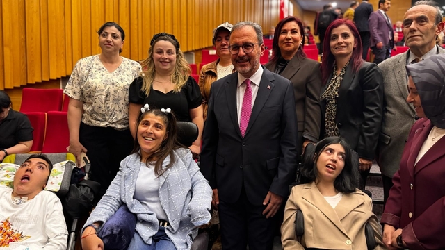 Kasapoğlu: "Ana gündemimiz her daim 'erişilebilirlik' olmalıdır"
TBMM Engelli Hakları Komisyonu Başkanı Kasapoğlu'ndan "Engelsiz Gelecek" vurgusu