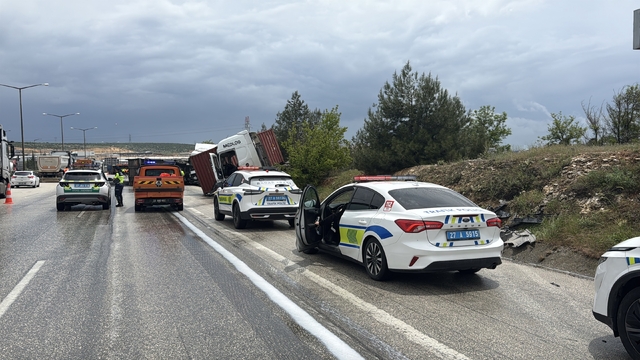 TAG Otoyolu'ndaki zincirleme trafik kazasında 1 kişi yaralandı