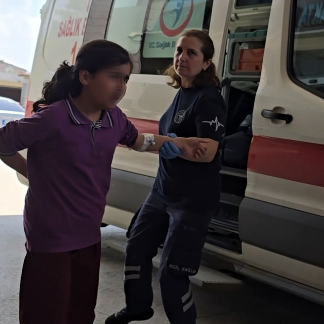 'İndirimli' çiğ köfte yiyen 28 öğrenci hastanelik oldu