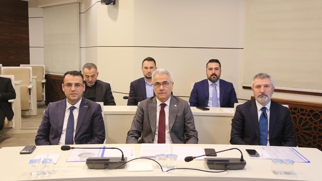 Savunma sanayinde Sivas üs oluyor
STSO Başkanı Özdemir: "Teknolojik ürünlerin bakım, onarım ve konuşlandırılmasına yönelik Sivas'ta yeni bir yapılanma üzerinde çalışılıyor"
Sivas TSO Mayıs Ayı Meclis Toplantısı gerçekleştirildi