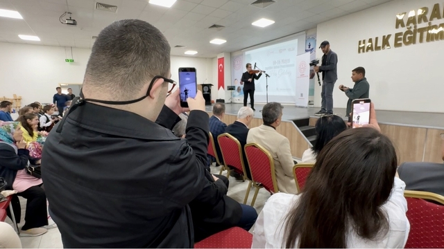 Karabük'te engelsiz yetenekler sahne aldı
Özel öğrencilerden ayakta alkışlanan performans
