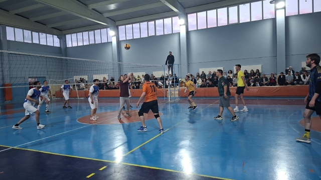 Hisarcık'ta kurumlararası voleybol turnuvasında Devlet Hastanesi şampiyon oldu