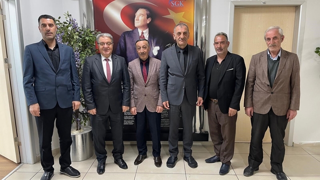 Emeklilerden SGK'ya anlamlı ziyaret