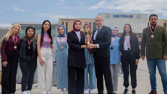 EBYÜ Bahar Şenlikleri'nde dereceye girenlere ödülleri verildi