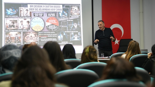 Emniyetten siber farkındalık buluşması
Emniyetten dijital tehdit uyarısı
