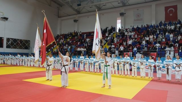 Karaman'da Minikler Türkiye Judo Şampiyonası heyecanı başladı