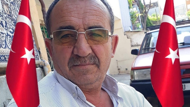 Alacak-verecek kavgasında öldürülen adamın oğlu konuştu: "Borç babamın değildi, suçsuz yere hunharca katledildi"
Kavgada hayatını kaybeden adamın cenazesi defnedilmek üzere İzmir'e götürüldü