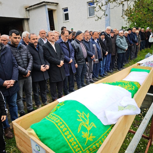Aynı gün vefat eden şahıs ile annesi toprağa verildi