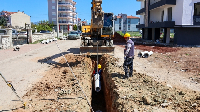 Uşak'ta kilit parke ve altyapı çalışmaları hız kesmeden sürüyor