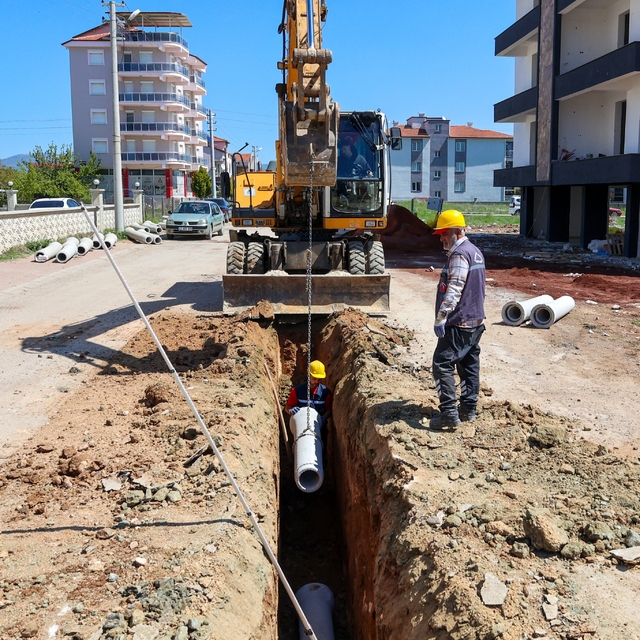 Uşak'ta kilit parke ve altyapı çalışmaları hız kesmeden sürüyor