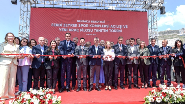 Özgür Özel, İzmir'de Ferdi Zeyrek Spor Kompleksi'nin açılışına katıldı