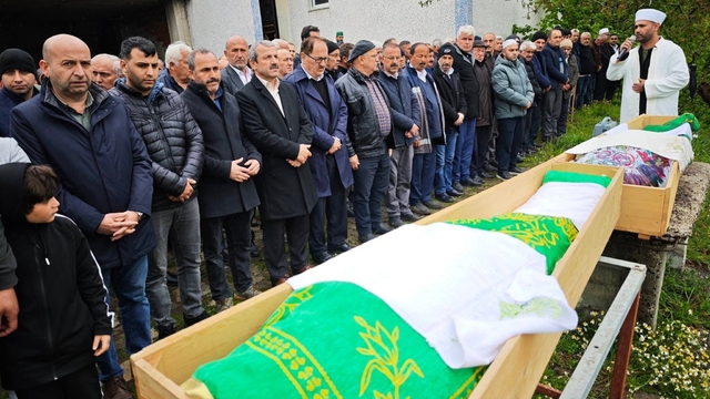 Aynı gün vefat eden şahıs ile annesi toprağa verildi