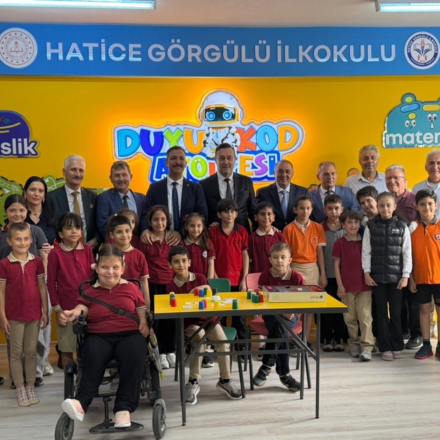 Türkiye'de ilk kez özel çocuklar için 'DUYU-KOD Atölyesi' açıldı