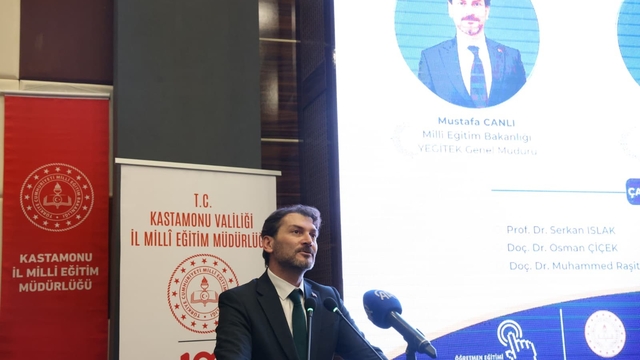 YEĞİTEK Genel Müdürü Canlı: "Yapay zeka öğretmenlerin yerini almayacak ama rolleri değişecek"
"Bakanlık olarak yapay zeka araçlarını geliştirdik ve bir kaç tanesini öğretmelerimize önümüzdeki aylarda açacağız"