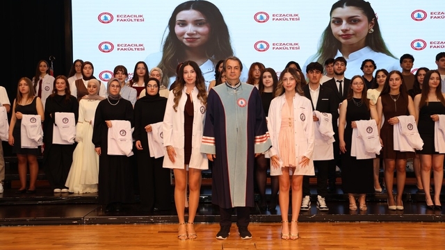 BEUN'da geleceğin eczacıları beyaz önlük giydi