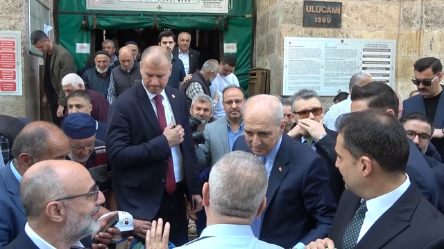 Numan Kurtulmuş cuma namazında Ulu Cami'de vatandaşlarla saf tuttu
TBMM Başkanı Kurtulmuş'tan Bursa'da manevi duraklar
