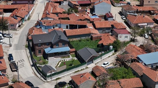 Başkan yardımcısı oğlunun üzerine şirket kurup köye villa yaptırmış