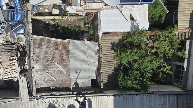 Mudanya'da can pazarı...6.kattan devrilen vinçte 2 işçi yaralandı