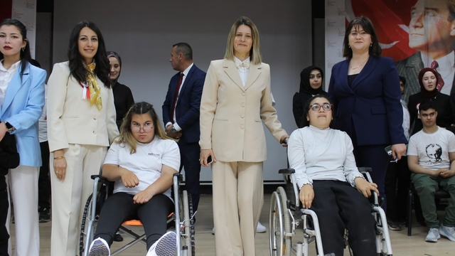 Altıntaş'ta özel eğitim öğrencilerinden anlamlı etkinlik