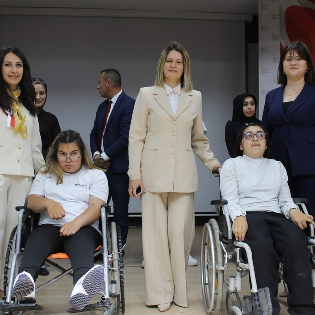 Altıntaş'ta özel eğitim öğrencilerinden anlamlı etkinlik