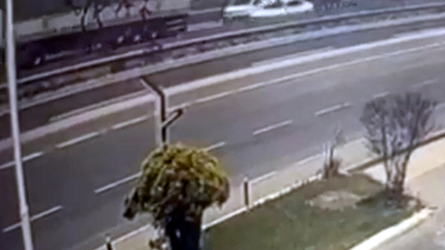 Tekirdağ'da 3 aracın karıştığı zincirleme kaza kamerada, sürücü yaralı