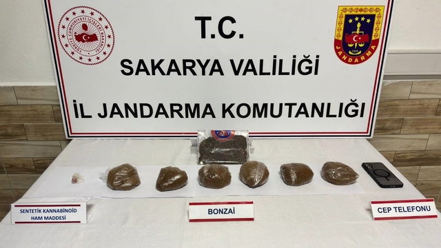 Sakarya'da 2 ilçede uyuşturucu operasyonu: 2 tutuklama