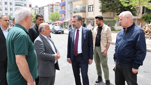 Başkan Şerifoğulları asfaltlama çalışmalarını yerinde inceledi