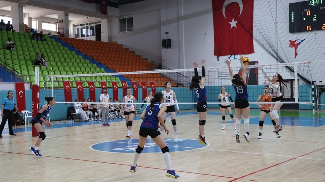 Elazığ'da Yıldız Kızlar Voleybol Türkiye Yarı Finalleri tamamlandı