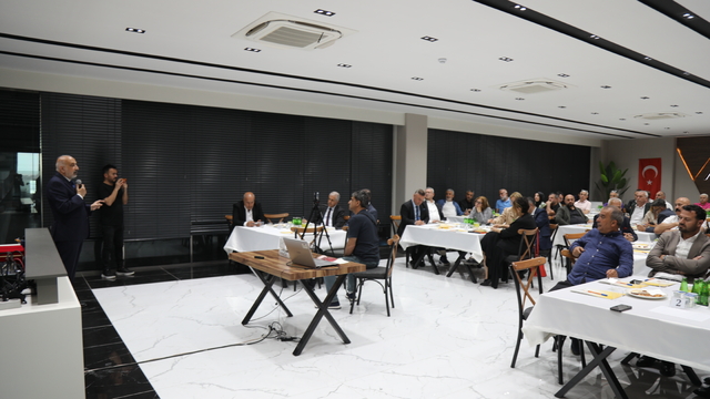 Diyarbakır'da tekstil sektörünün geleceği çalıştayda ele alındı