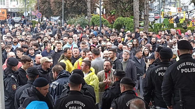 Havza'da "afet bölgesi" çağrısı: Vatandaşlardan belediye önünde tepki