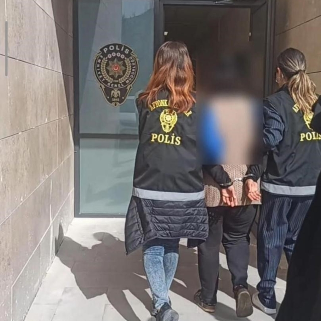 Polis 78 ayrı suç kaydı bulunan ve hapis cezası ile aranan şahsı yakaladı