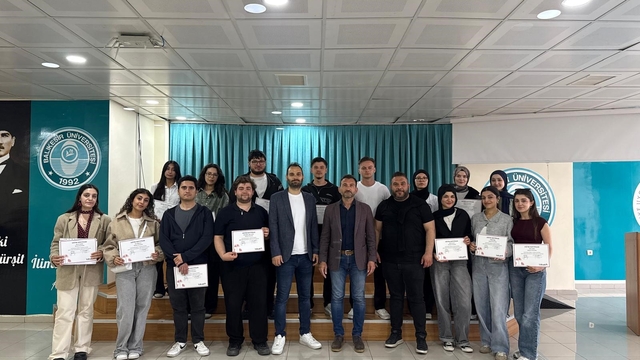 Burhaniye Uygulamalı Bilimler de sertifika töreni