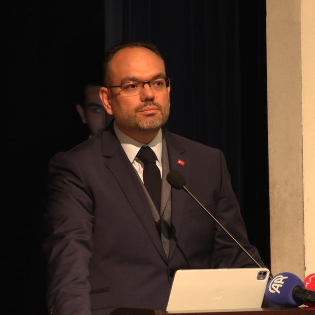 İletişim Başkan Yardımcısı Şahin: Sanal medyanın aşırı kullanımı riskleri b...