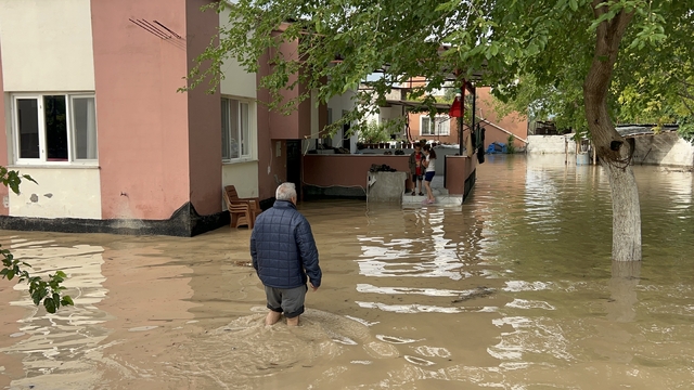 Osmaniye'de sağanak etkili oldu, evleri ve tarlaları su bastı