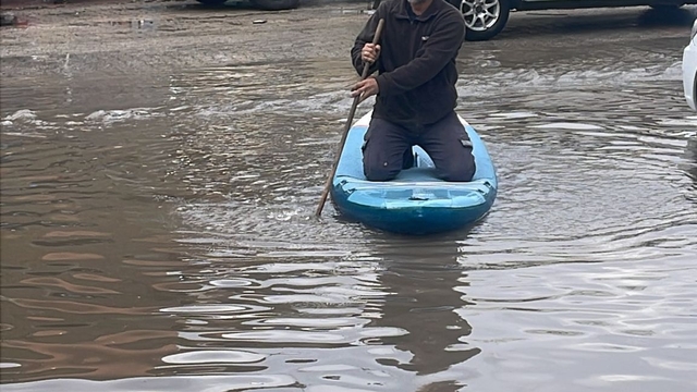 Adana'da sağanak; yollar göle döndü (2)
