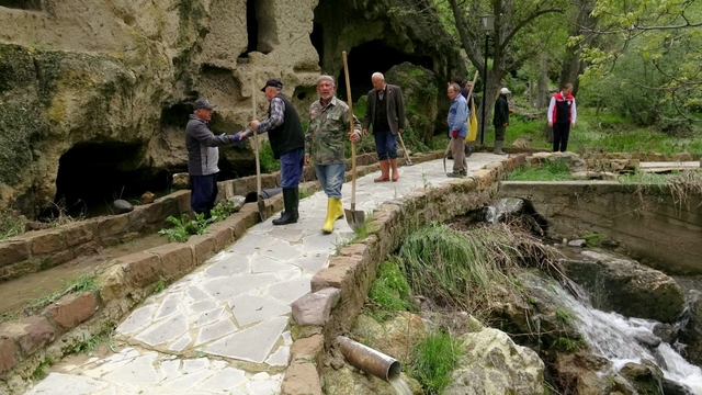 Erdemli Vadisi'nde selin zarar verdiği alanlara 'imece' usulü tadilat
