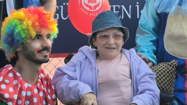 Valiyi çok sevdiğini söyleyen engellinin duygulandıran mutluluğu