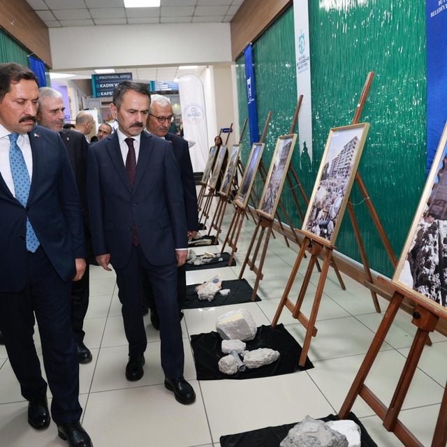 6 Şubat'ın hafızası "Sarsıldık Sarıldık" ile gözler önüne serildi