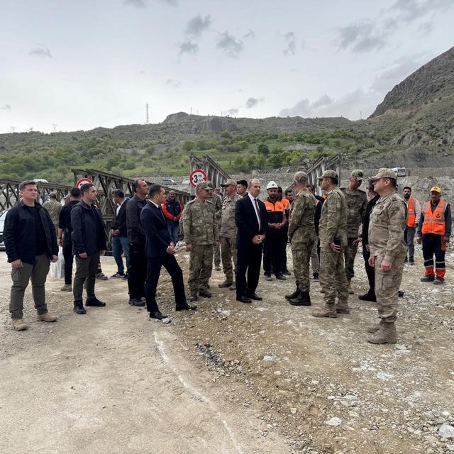 2. Ordu Komutanı Topaloğlu Hakkari-Van yolundaki çalışmaları inceledi