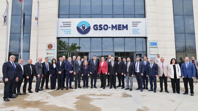 Almanya Federal Çalışma ve Sosyal İşler Bakanı Bas Gaziantep'te ziyaretlerde bulundu
