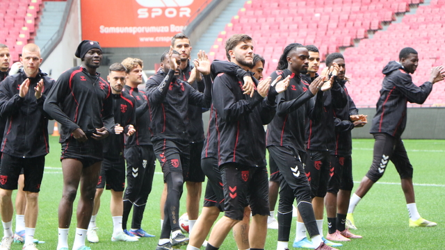 Samsunspor'da 1 antrenör ve 4 futbolcuyla yollar ayrılıyor
