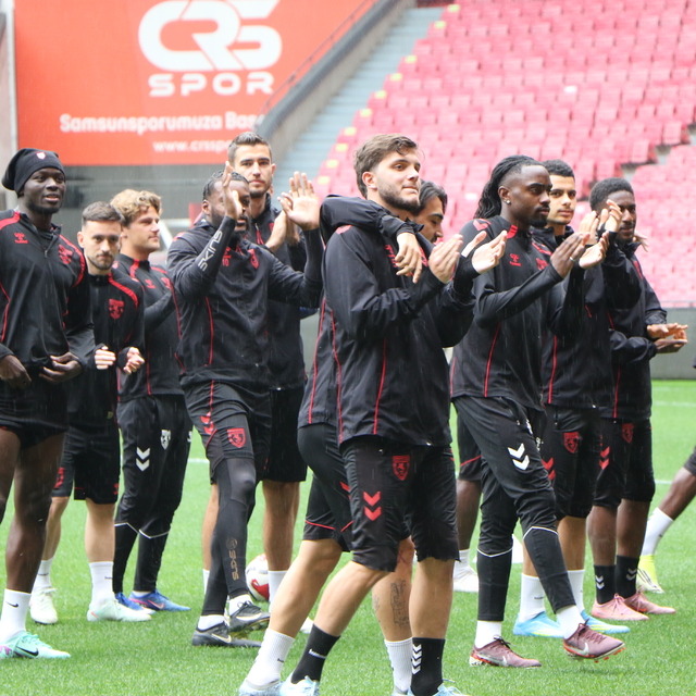 Samsunspor'da 1 antrenör ve 4 futbolcuyla yollar ayrılıyor