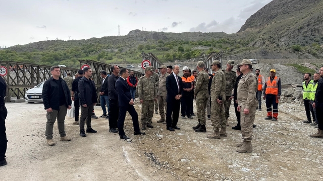 2. Ordu Komutanı Topaloğlu Hakkari-Van yolundaki çalışmaları inceledi