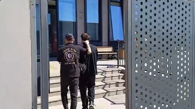 İzmir'de 2 firari hükümlü yakalandı