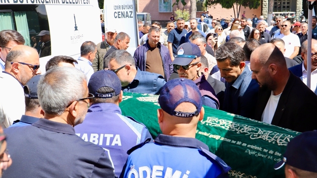 Vefat eden İzmir Büyükşehir Belediyesi Meclis Üyesi Deveci'nin cenazesi defnedildi