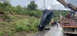 Kemaliye'de yağış nedeniyle araç takla attı