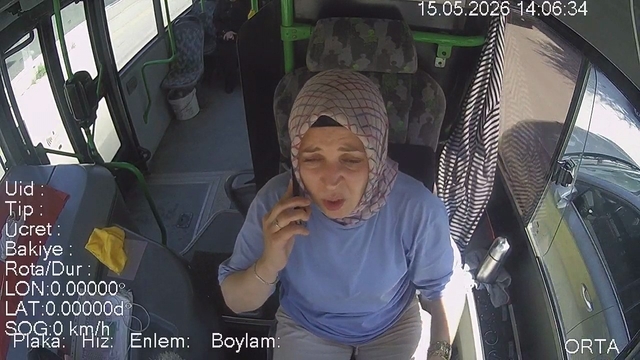 Yolcusu fenalık geçirince kadın şoför rotayı hastaneye çevirdi
Kadın şoförden hayat kurtaran hamle