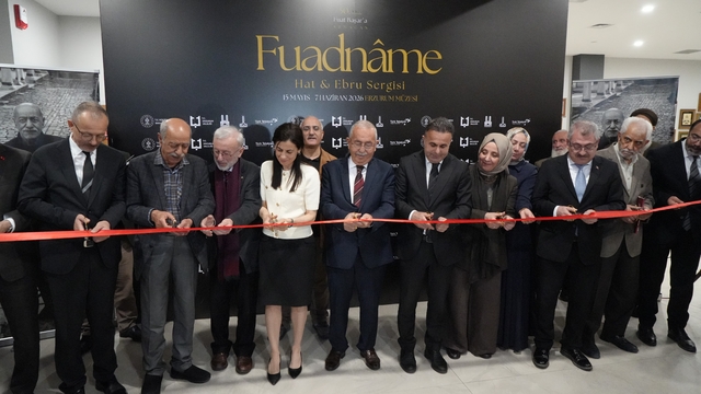 Fuat Başar ve sekiz kuşak öğrencilerinin eserleri "Fuadname Hat ve Ebru Sergisi"ne buluştu