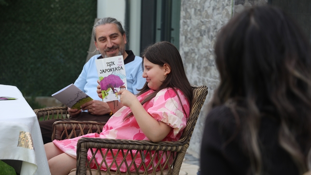 İlkokul öğrencisi minik kız kitap yazdı
