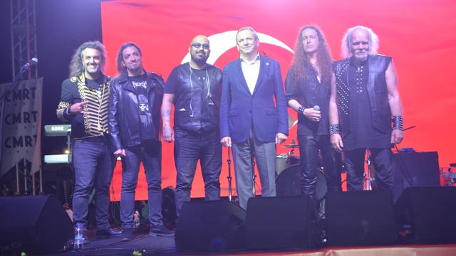 Kurtalan Ekspres Ayvalık Gastrofest'te nostalji rüzgârı estirdi
Ayvalık, Anadolu Rock'ın efsaneleriyle coştu